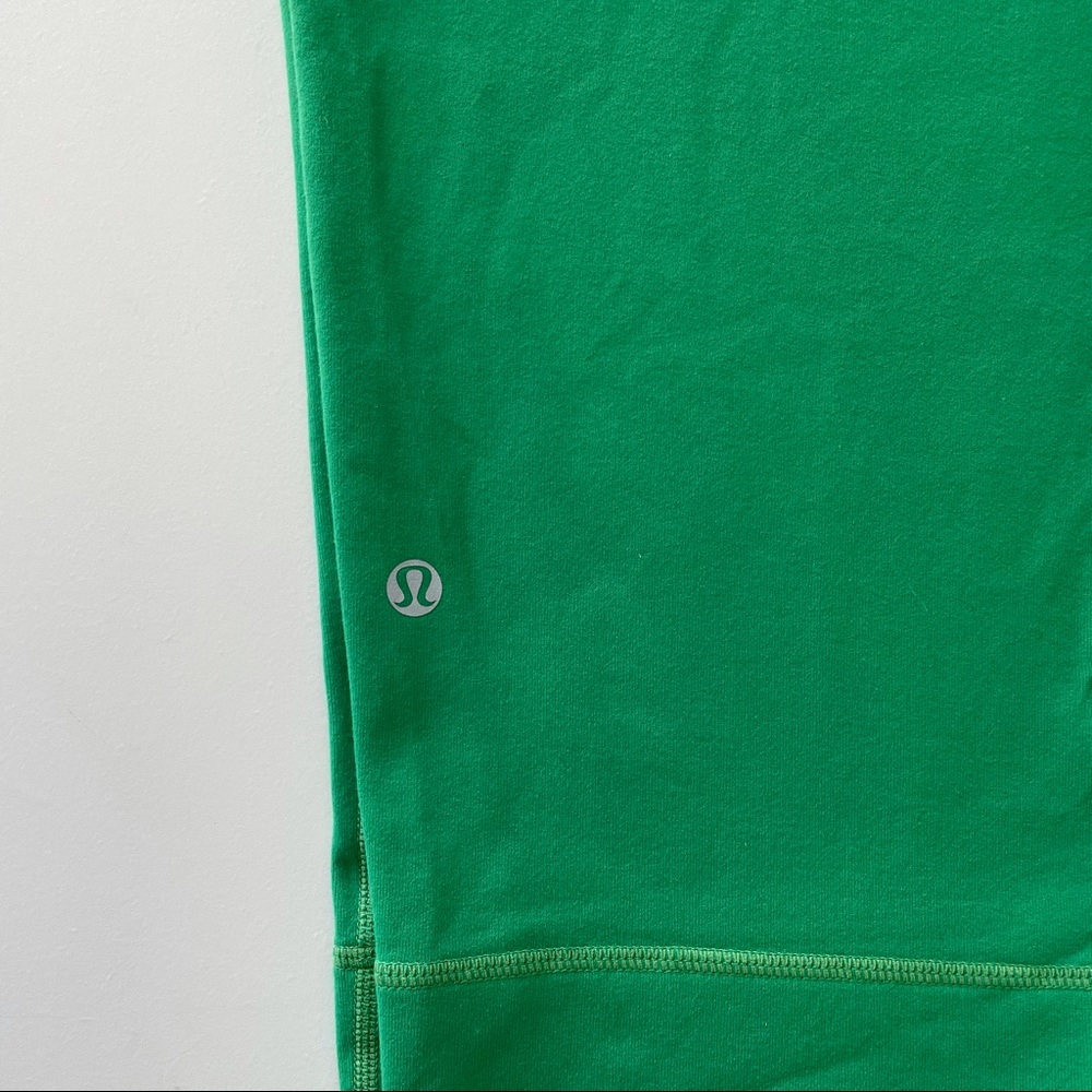 Vintage Luluemon Green sz 6 crop - Picture 3 of 12